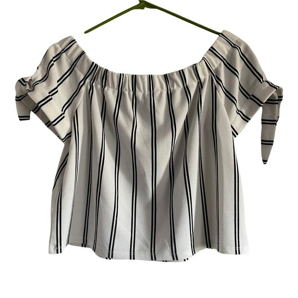 3/$15 Women's Stripped off the shoulder Cropped Blouse Large - Picture 1 of 8